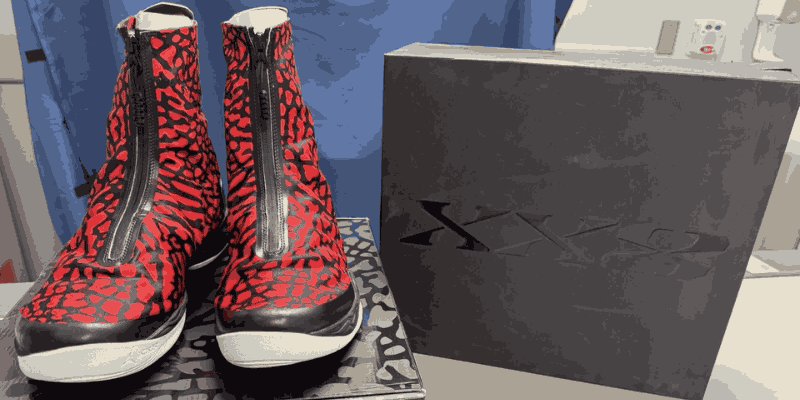 So sánh chi tiết tem mác và đường chỉ giày Jordan XX8 chính hãng với hàng nhái